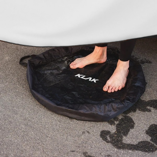 KLAK™ – Tapis de Changement Compact & Sac Étanche 2-en-1